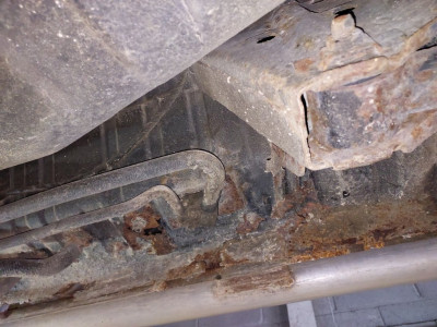 Bongo rear heater pipes1.jpg