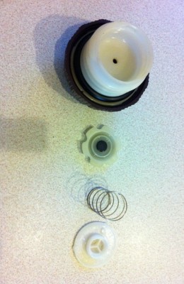 Fuel_cap_air_inlet_valve.jpg